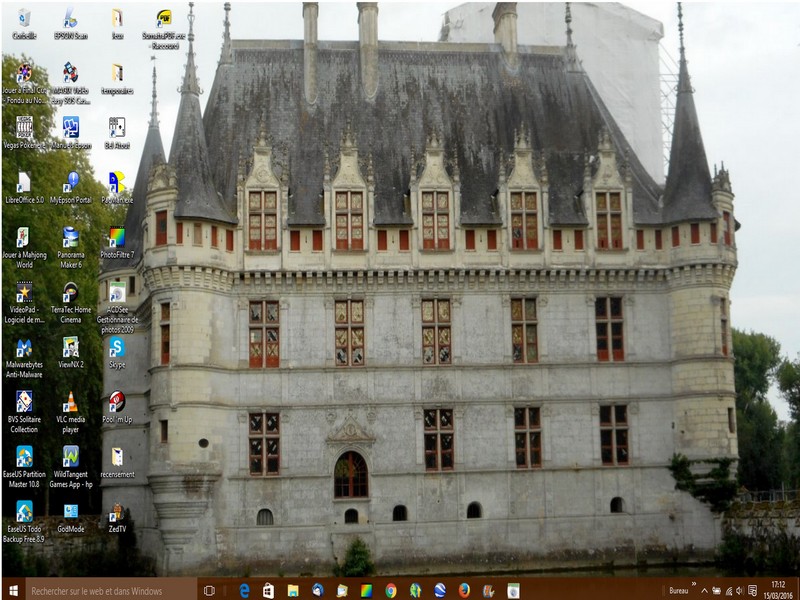 bureau.jpg