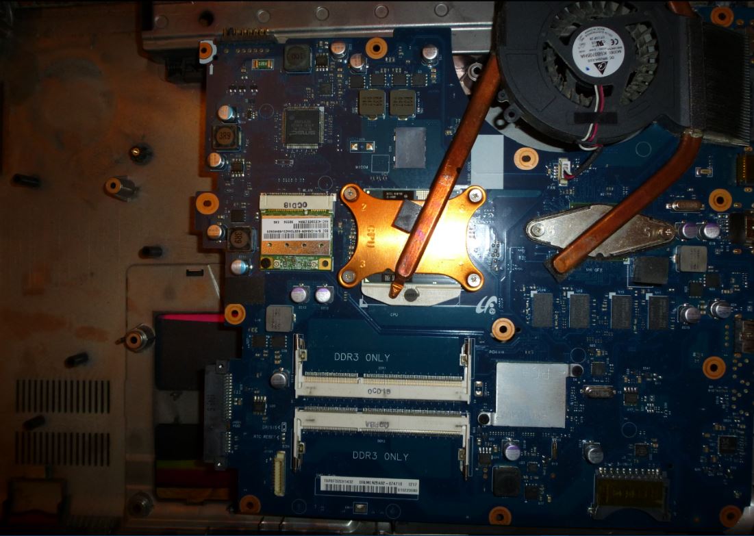 Capture-Samsung R450 motherboard downside.JPG